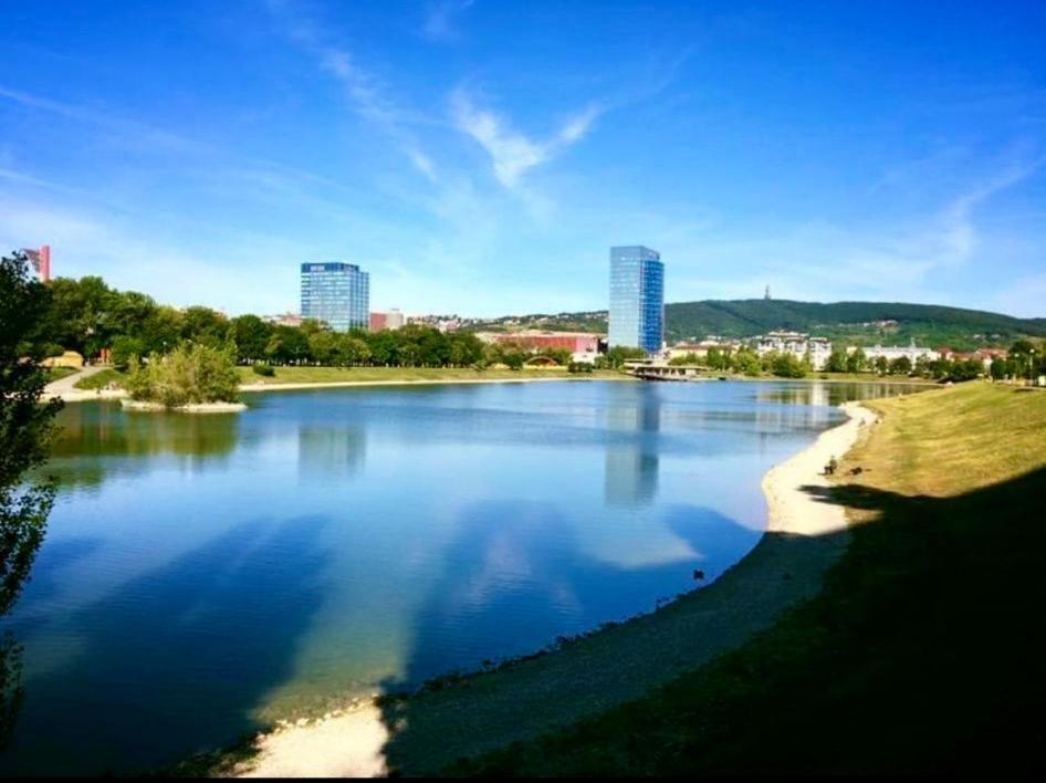 Victory Apartment Bratislava Esterno foto